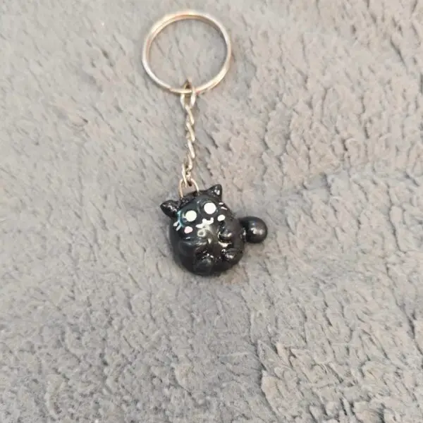 Tiny Black Cat Keychain: 1 Ultimate Captivating Minimalist Accessory